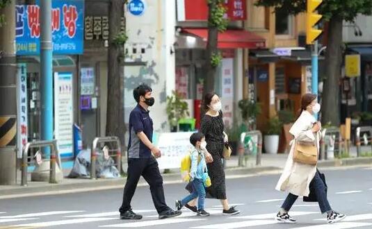 天熱如何規(guī)范的佩戴口罩