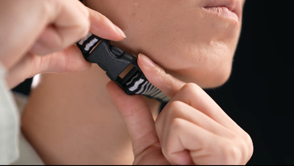 梅思安Y型四點式下頦帶安全帽安裝方法16