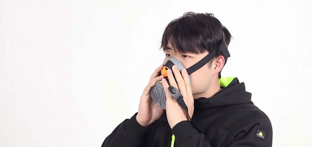 代爾塔M6000半面罩防毒面具佩戴步驟及濾盒安裝(圖)3