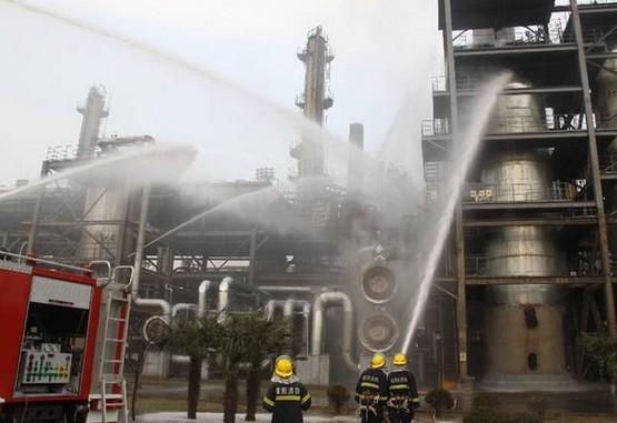 消防人員滅火現場