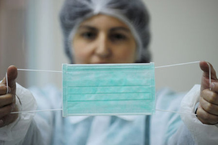 醫(yī)護(hù)人員佩戴醫(yī)用口罩圖片