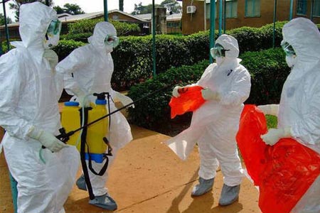 穿杜邦防護(hù)服面對(duì)埃博拉病毒防護(hù)