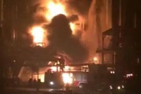 撫順一化工廠爆炸起火現場圖