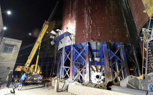 氧化鋁廠槽體墜落現場圖