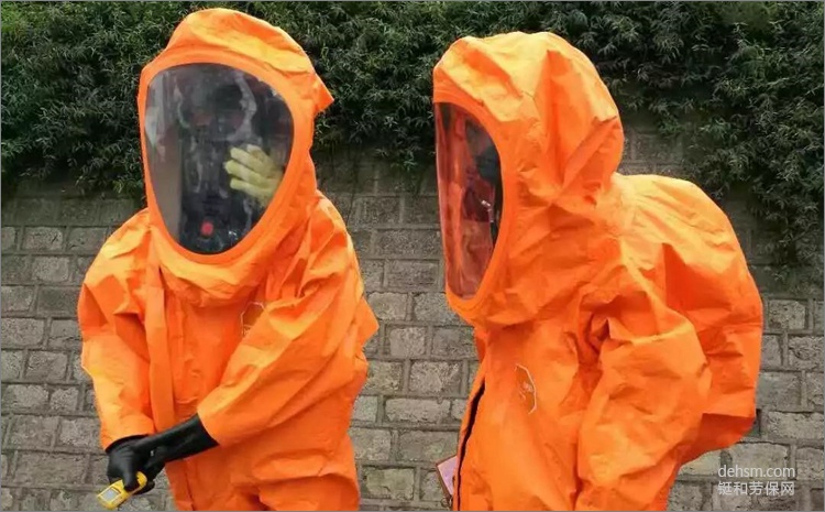 杜邦Tychem6000FR全封閉防化服參加應急救援演練