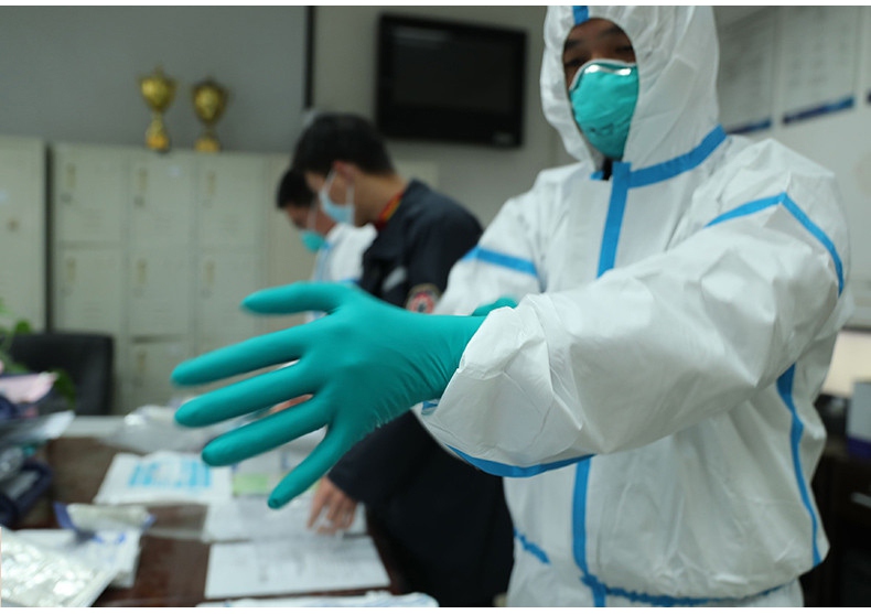 連體一次性醫(yī)用防護(hù)服使用圖片