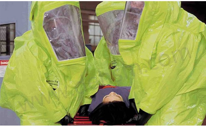 發生液氨泄露后消防員穿戴杜邦TK554A級防護服救援